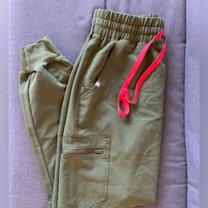 Figs Women’s Dark Olive Zamora High Waisted Jogger Scrubs